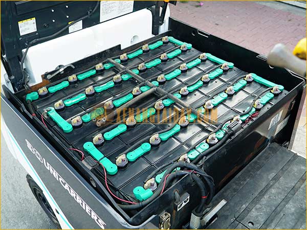 Xe nâng điện ngồi lái UNICARRIERS FB30-8