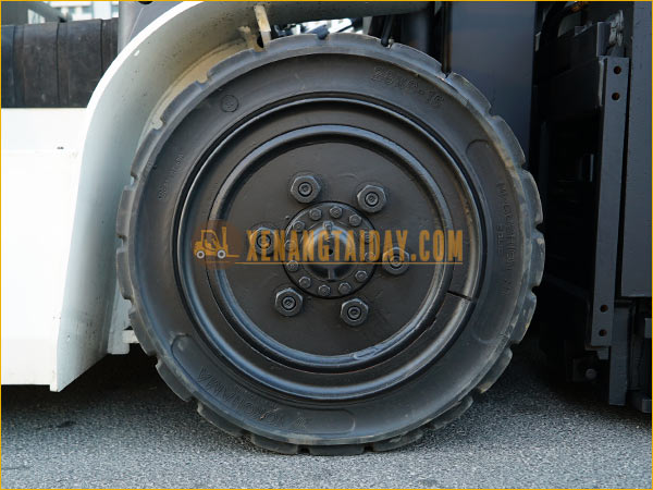 Xe nâng điện ngồi lái UNICARRIERS FB30-8