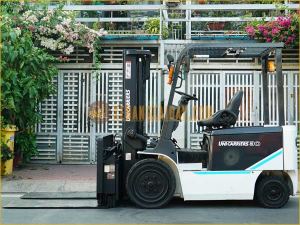 Xe nâng điện ngồi lái UNICARRIERS FB30-8