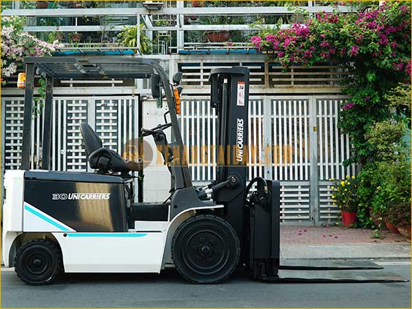 Xe nâng điện ngồi lái UNICARRIERS FB30-8