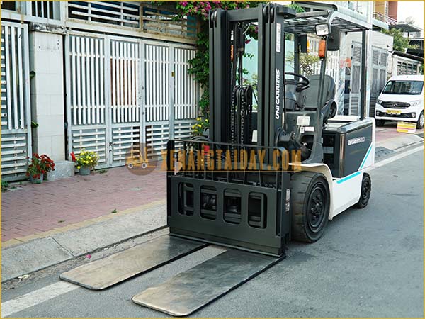 Xe nâng điện ngồi lái UNICARRIERS FB30-8