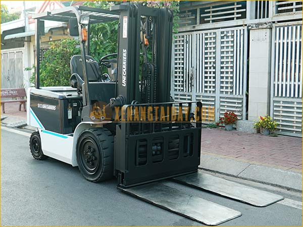 Xe nâng điện ngồi lái UNICARRIERS FB30-8