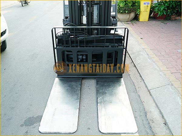 Xe nâng điện ngồi lái UNICARRIERS FB30-8