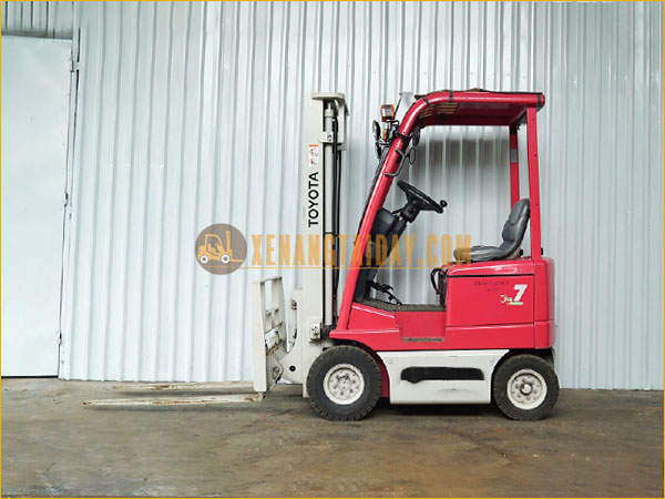Xe nâng điện ngồi TOYOTA 3FB7