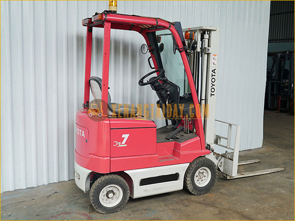 Xe nâng điện ngồi TOYOTA 3FB7