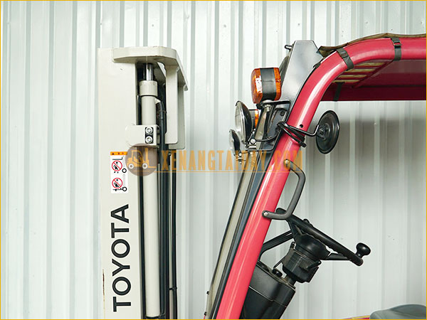 Xe nâng điện ngồi TOYOTA 3FB7