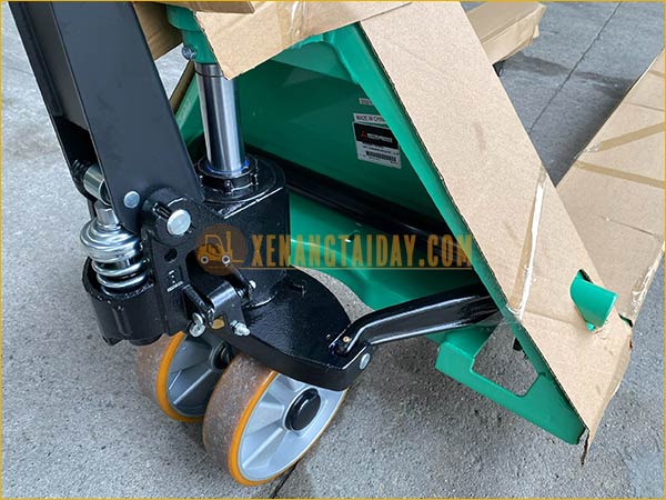 Xe nâng tay 3 tấn MITSUBISHI MỚI 100%