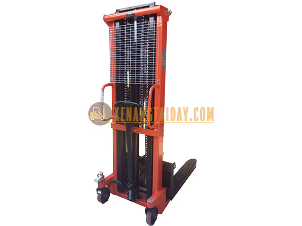 Xe nâng tay cao HS1530