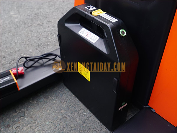 Xe nâng tay điện thấp tự động hoàn toàn 1.5 / 2 tấn NOBLELIFT MỚI 100%