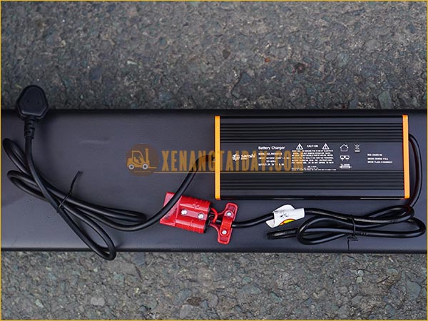 Xe nâng tay điện thấp tự động hoàn toàn 1.5 / 2 tấn NOBLELIFT MỚI 100%
