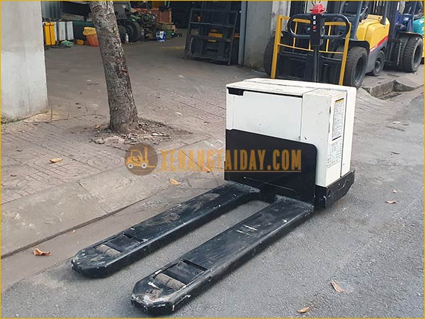 Xe nâng tay điện thấp tự động TCM PTE 20