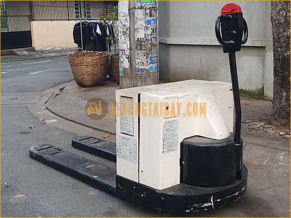 Xe nâng tay điện thấp tự động TCM PTE 20