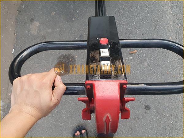 Xe nâng tay điện thấp tự động TCM PTE 20