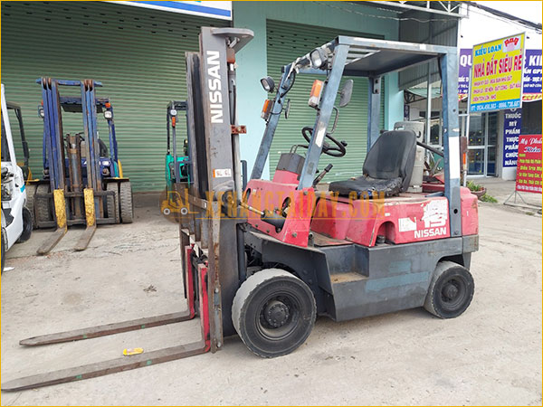 Xe nâng xăng gas Nissan J01M15