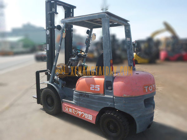 Xe nâng Xăng TOYOTA 02-6FG25