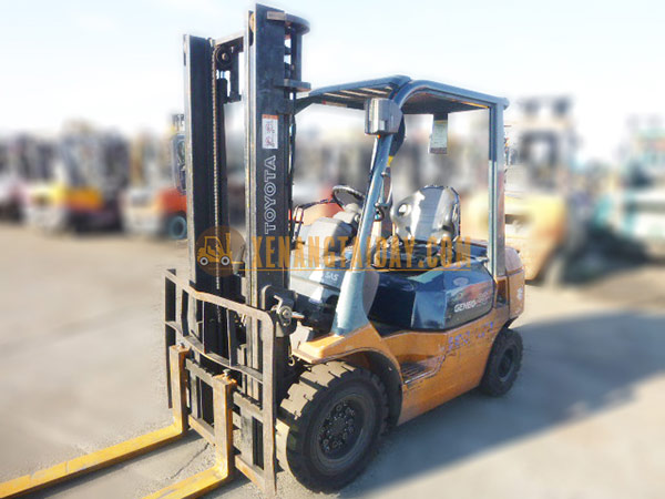 Xe nâng Xăng TOYOTA 02-7FG20
