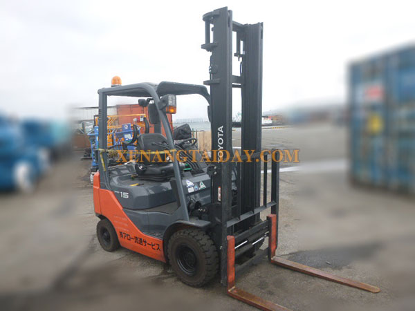 Xe nâng Xăng TOYOTA 02-8FG15