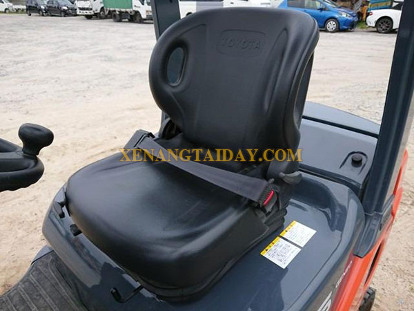 Xe nâng Xăng TOYOTA 02-8FG15