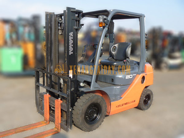 Xe nâng Xăng TOYOTA 02-8FG20