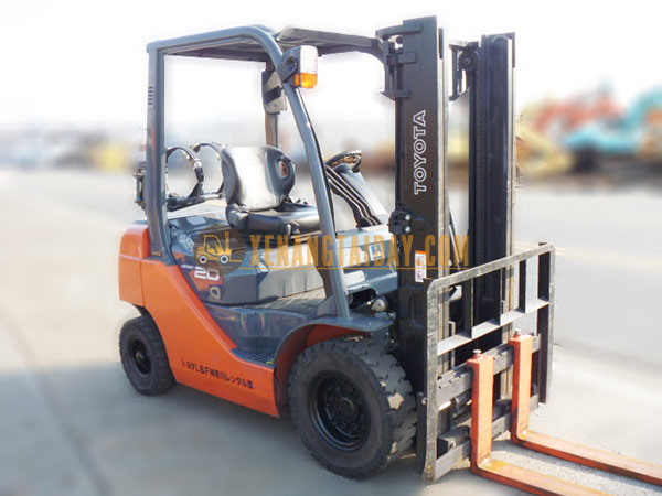 Xe nâng Xăng TOYOTA 02-8FG20
