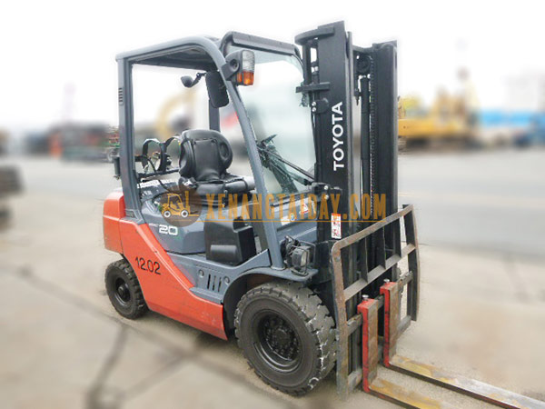 Xe nâng Xăng TOYOTA 02-8FG20