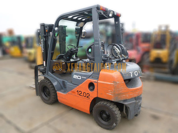 Xe nâng Xăng TOYOTA 02-8FG20