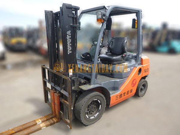 Xe nâng Xăng TOYOTA 02-8FG25