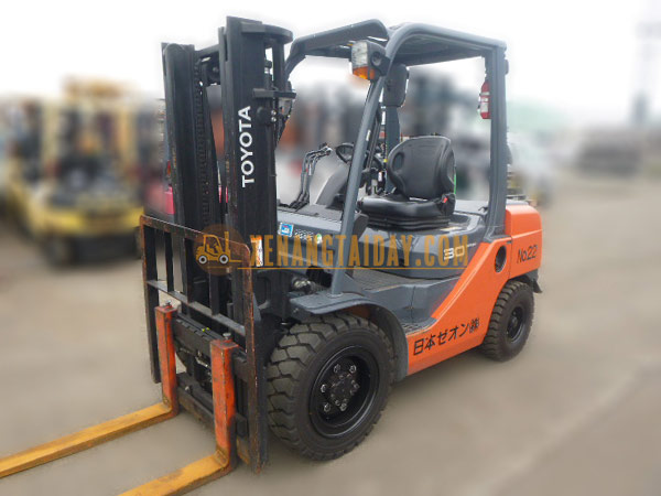 Xe nâng Xăng TOYOTA 02-8FG30