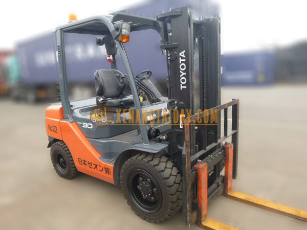 Xe nâng Xăng TOYOTA 02-8FG30