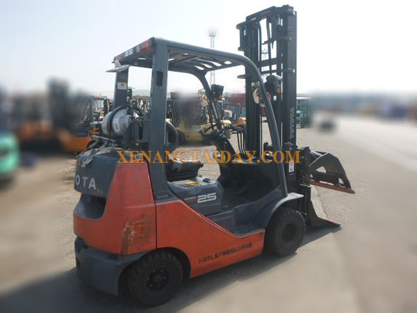 Xe nâng Xăng TOYOTA 02-8FGK25