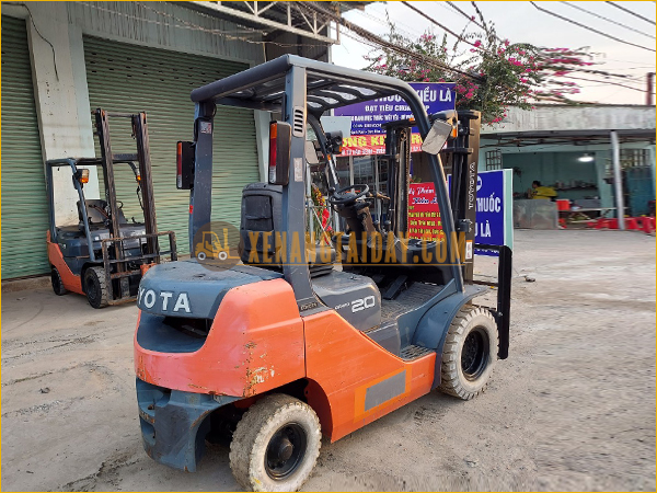 Xe nâng Xăng TOYOTA 8FLG20