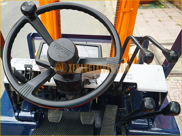 Xe nâng xăng TOYOTA 40-5FGL15