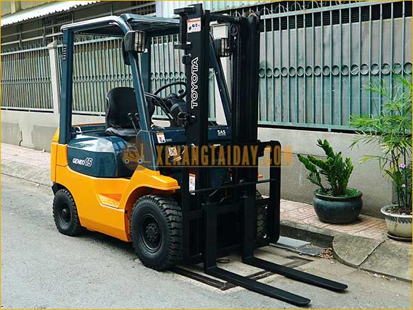 Xe nâng xăng TOYOTA 7FGL15