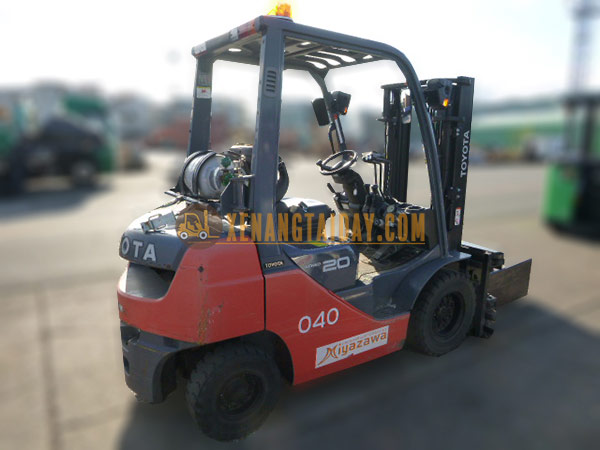 Xe nâng Xăng TOYOTA 8FG20