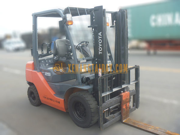 Xe nâng Xăng TOYOTA 8FG25