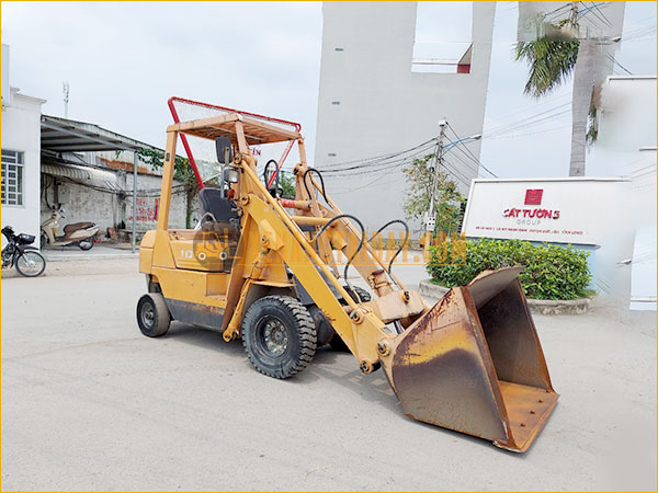 Xe xúc nâng TCM SD10Z6