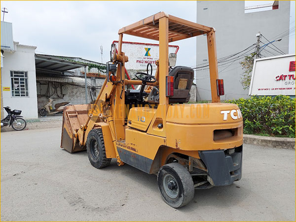 Xe xúc nâng TCM SD10Z6