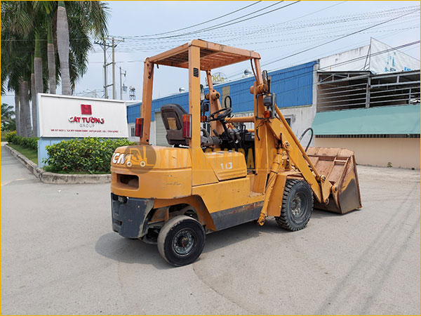 Xe xúc nâng TCM SD10Z6